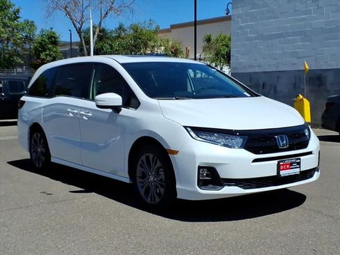 New 2026 Honda Odyssey Touring image 3