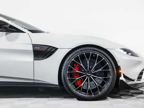 Used 2023 Aston Martin V8 Vantage Coupe RWD image 4