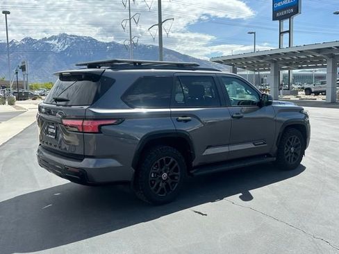 Used 2024 Toyota Sequoia Platinum AWD/4WD image 25