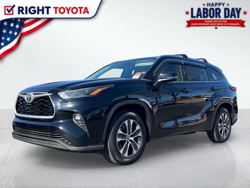 Used 2022 Toyota Highlander XLE FWD image 1