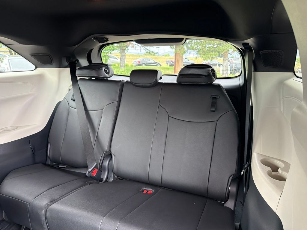 Used 2026 Toyota Sienna Limited FWD image 19