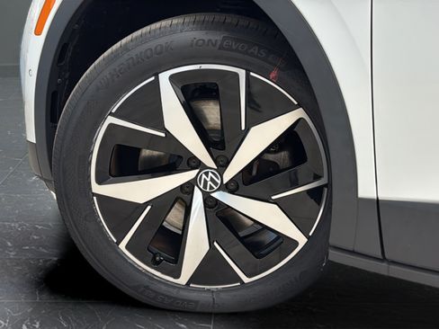 Used 2023 Volkswagen ID.4 Pro S AWD/4WD image 35