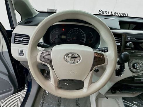 Used 2012 Toyota Sienna LE w/ Towing Pkg FWD image 11