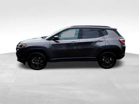 Used 2024 Jeep Compass Latitude w/ Convenience Group image 4