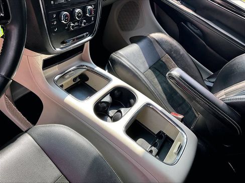 Used 2017 Dodge Grand Caravan SXT FWD image 22