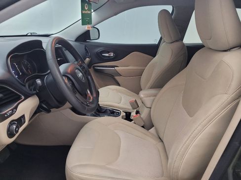 Used 2019 Jeep Cherokee Latitude w/ Popular Appearance Group AWD/4WD image 17