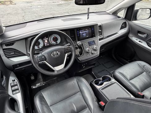 Used 2016 Toyota Sienna SE Premium image 15