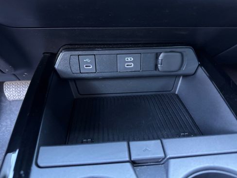 Used 2024 Toyota Prius Prime Premium image 31