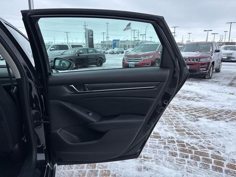Used 2018 Honda Accord EX image 37