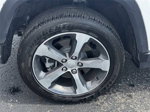 Used 2023 Jeep Grand Cherokee 4WD 4xe image 12