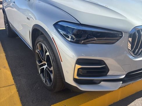 Used 2022 BMW X5 xDrive45e w/ Luxury Seating Package image 3