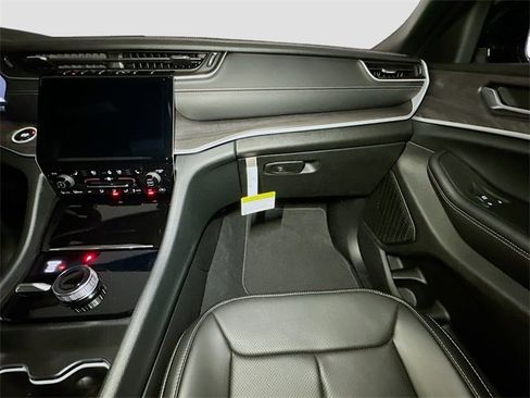 New 2025 Jeep Grand Cherokee Limited w/ Luxury Tech Group II image 26