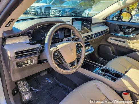 Used 2023 Lincoln Corsair AWD w/ Towing Package image 9