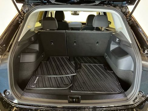 Used 2025 Volkswagen Tiguan S image 5