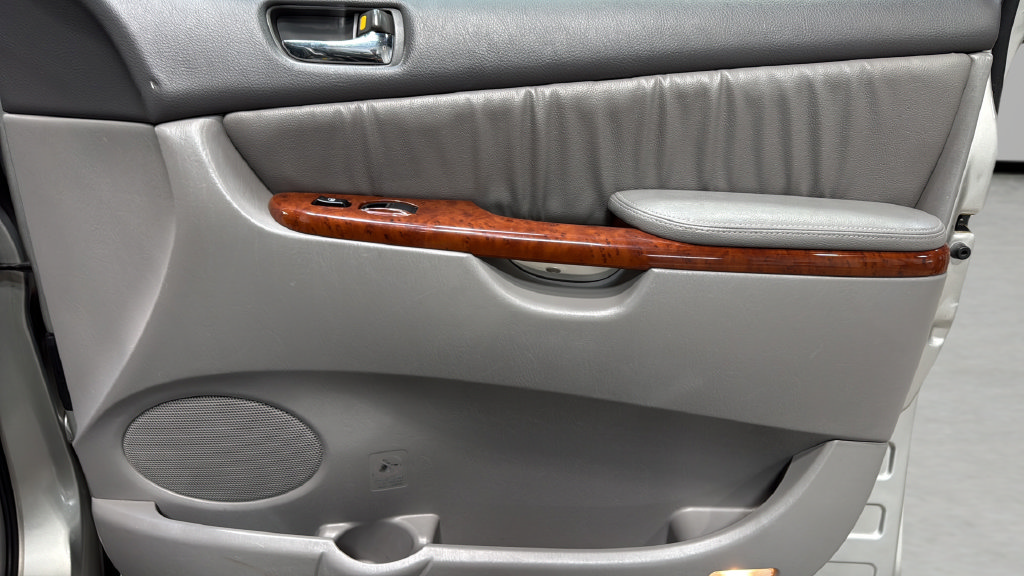 Used 2004 Toyota Sienna XLE w/ XLE Pkg 14 FWD image 7