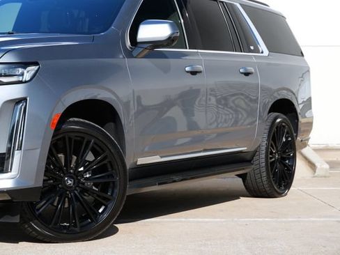 Used 2021 Cadillac Escalade ESV Premium Luxury w/ Performance Package AWD/4WD image 24