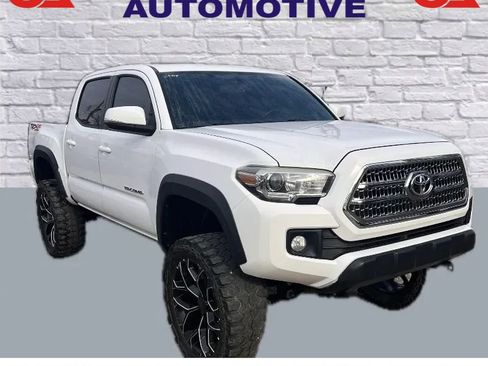 Used 2016 Toyota Tacoma TRD Off-Road image 1