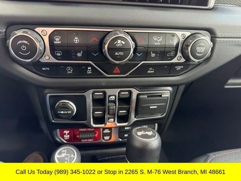 Used 2024 Jeep Wrangler Unlimited Rubicon w/ Technology Group AWD/4WD image 23