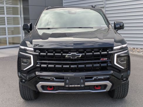 Used 2025 Chevrolet Suburban Z71 AWD/4WD image 9