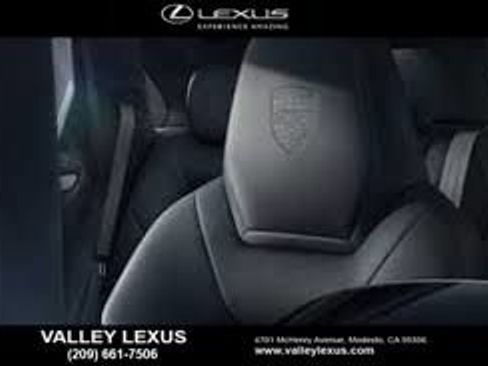 Used 2023 Porsche Cayenne Platinum Edition image 10