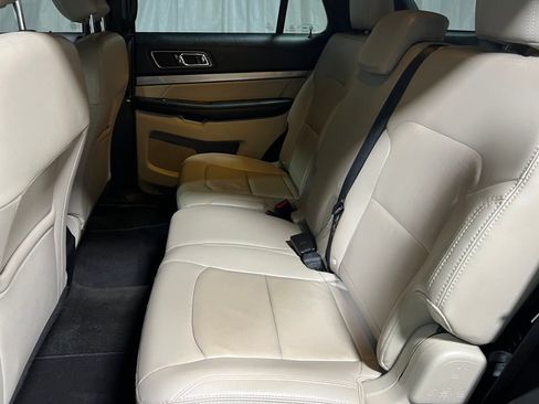Used 2018 Ford Explorer XLT w/ Equipment Group 202A image 19