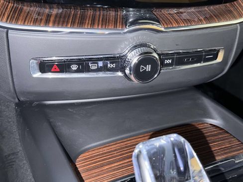 Used 2025 Volvo XC60 B5 Ultra w/ Protection Package Premier AWD/4WD image 25