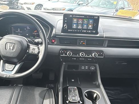 Used 2025 Honda Pilot Elite image 11