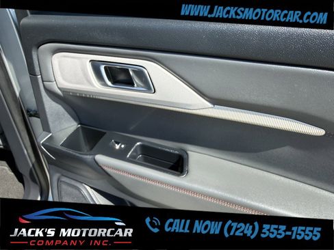 Used 2025 Ford Explorer Active w/ Active Comfort Package AWD/4WD image 17