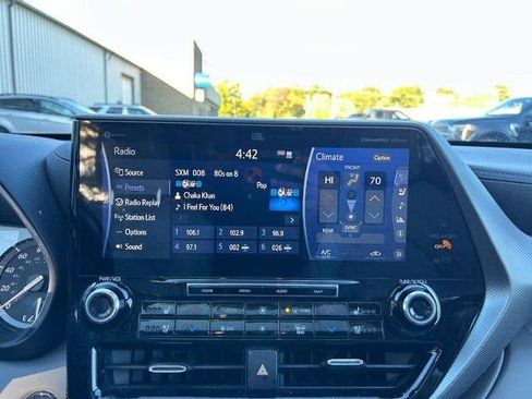 Used 2022 Toyota Highlander Platinum image 18