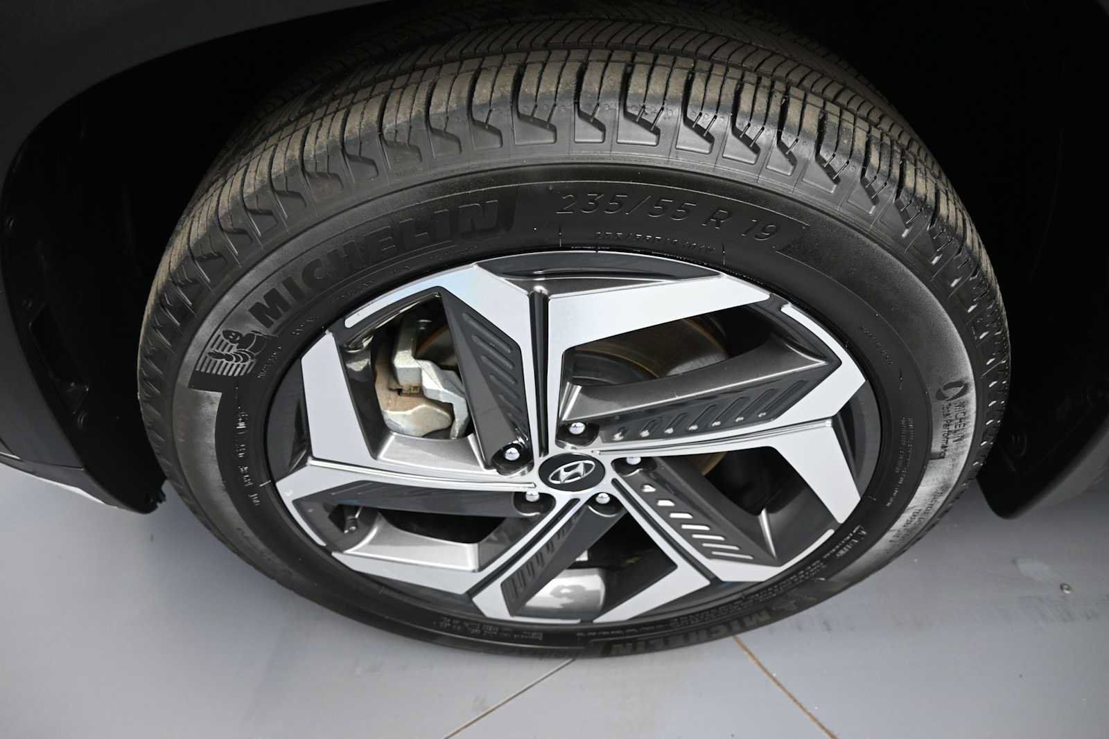 Used 2024 Hyundai Tucson Limited AWD/4WD image 14