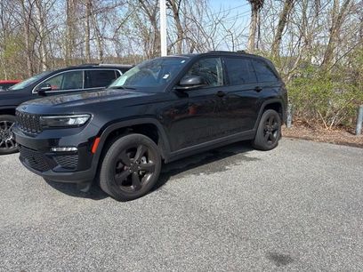 Used 2023 Jeep Grand Cherokee Limited w/ Black Appearance Package