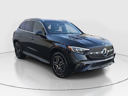 Certified 2026 Mercedes-Benz GLC 300 image 3