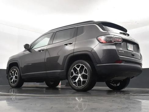 Used 2024 Jeep Compass Latitude AWD/4WD image 12