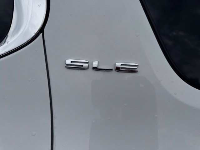 Used 2021 GMC Acadia SLE w/ Driver Convenience Package FWD image 13