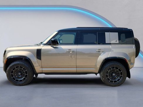 Used 2025 Land Rover Defender 110 AWD/4WD image 3