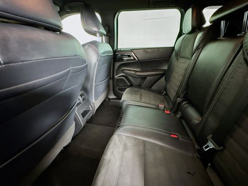 Used 2023 Mitsubishi Outlander SE image 24