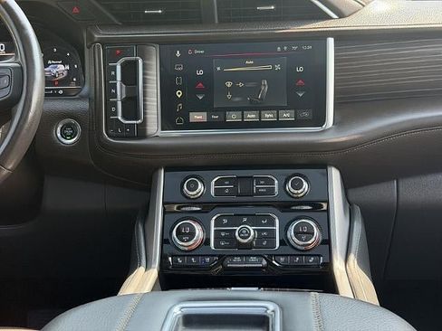 Used 2023 GMC Yukon XL Denali w/ Denali Reserve Package AWD/4WD image 24