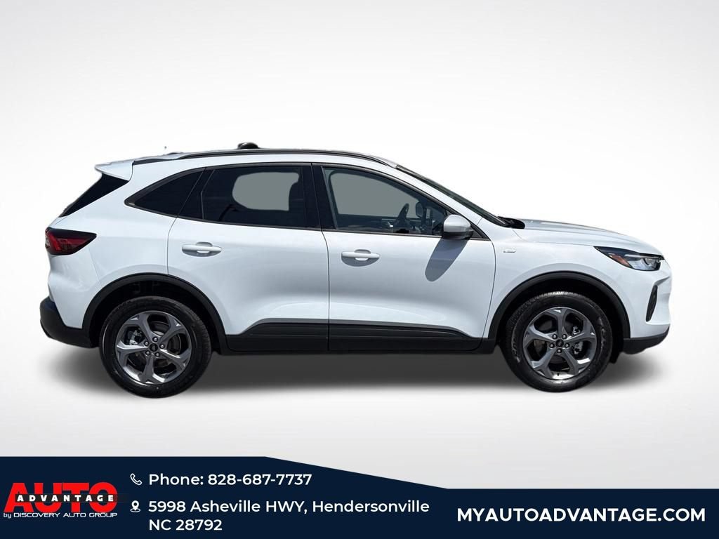Used 2025 Ford Escape ST-Line Select AWD/4WD image 2
