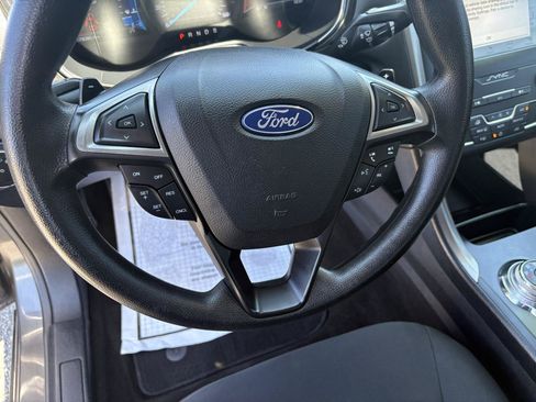 Used 2019 Ford Fusion SE FWD image 15