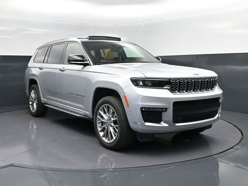 Used 2023 Jeep Grand Cherokee L Summit w/ Advanced Protech Group IV image 9