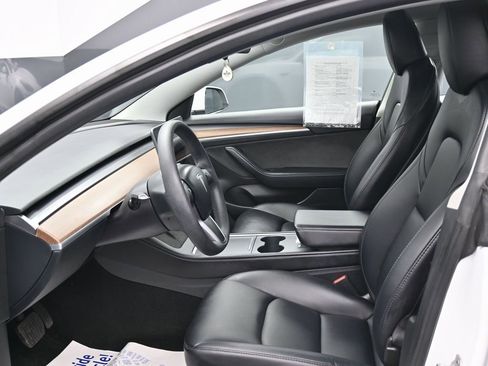 Used 2023 Tesla Model 3 Standard Range image 16