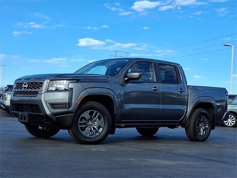 Used 2025 Nissan Frontier SV image 2