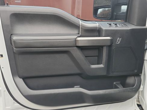 Used 2017 Ford F150 XLT w/ Equipment Group 302A Luxury image 18