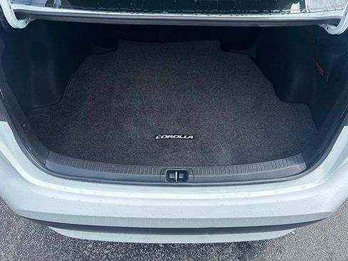 Used 2021 Toyota Corolla LE w/ Carpet Mat Package (TMS) FWD image 32