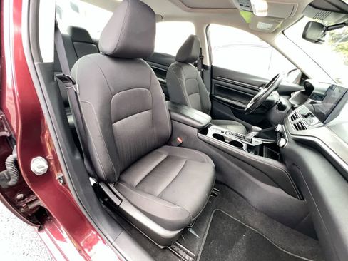 Used 2024 Nissan Altima 2.5 SV w/ SV Premium Package FWD image 28