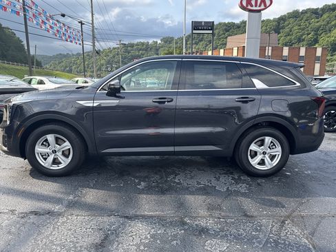 New 2026 Kia Sorento LX FWD image 4