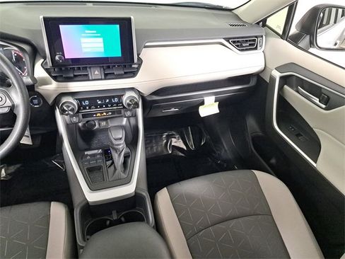 Used 2025 Toyota RAV4 XLE image 17