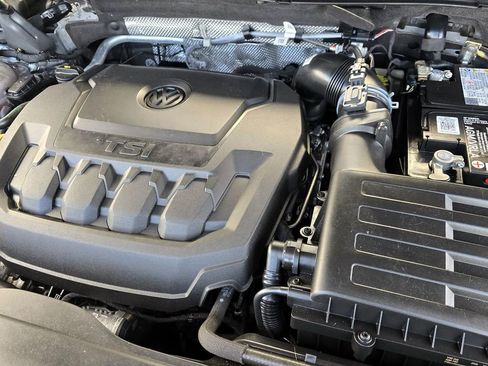 Certified 2022 Volkswagen Tiguan SE image 13