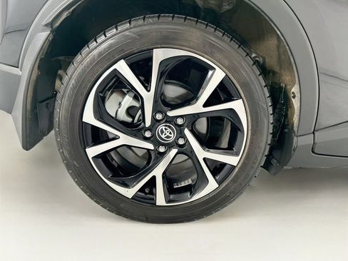 Used 2020 Toyota C-HR XLE FWD image 31