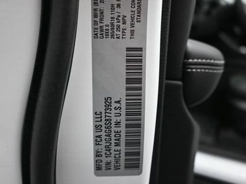 New 2025 Jeep Grand Cherokee Laredo image 16